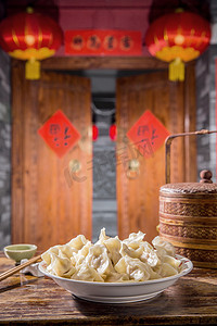 吃饺子过年摄影照片_春节吃饺子
