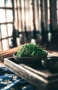 中国古典茶叶摄影照片_茶盘里的茶叶
