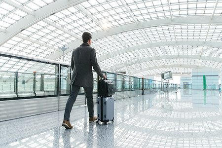 空乘航空免费摄影照片_商务男士在机场