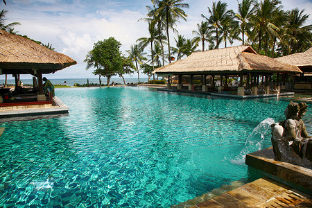 海边酒店摄影照片_巴厘岛海边度假村