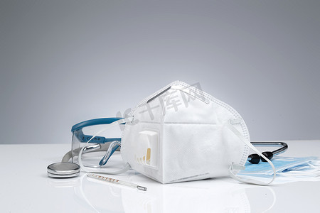 空气阀摄影照片_防护口罩和听诊器护目镜