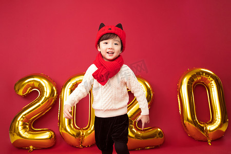 拜年鼠摄影照片_过新年的小男孩玩耍