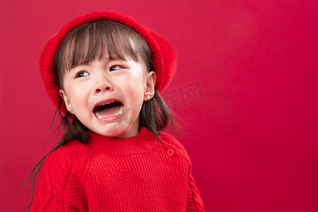 表情包春节摄影照片_小女孩伤心的大哭