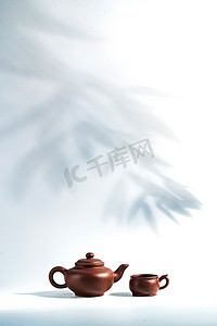 茶道背景摄影照片_竹子背景下的茶壶