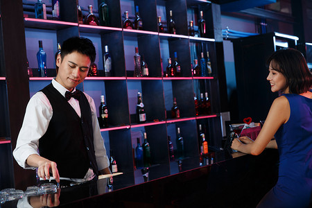 酒吧服务员