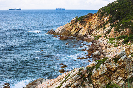 海岸线和大海摄影图