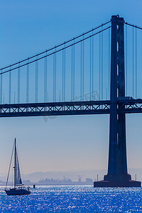 风船摄影照片_加利福尼亚州 7 号码头的旧金山湾桥风船