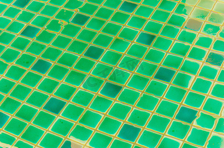 水波纹绿色摄影照片_游泳池的水波纹