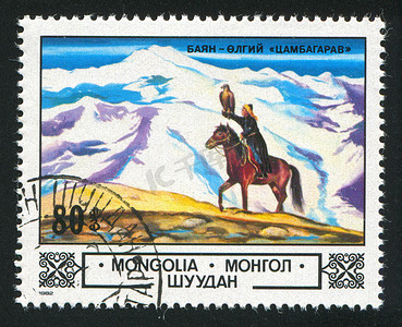 蒙古骑马摄影照片_猎人