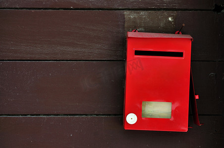 红色的信箱摄影照片_红色邮箱