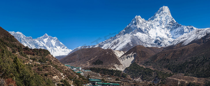 喜玛拉雅摄影照片_Ama Dablam、珠穆朗玛峰和洛子峰全景