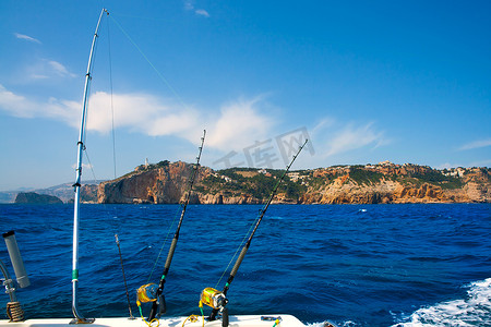在地中海 Cabo Nao Cape 钓鱼拖钓船竿