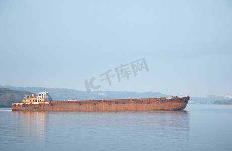 货物海上运输摄影照片_海上运输