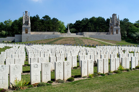 : 英国战争公墓 - 埃塔普勒 - 加来海峡