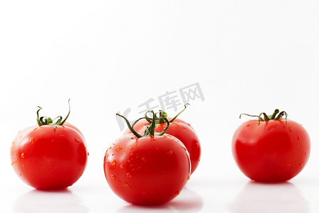 一个西红柿和三个