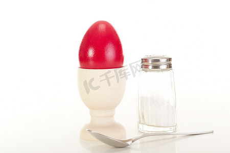 鸡蛋和盐瓶