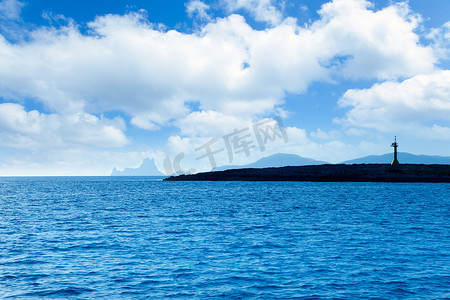 美丽小岛摄影照片_福门特拉岛的 Espalmador 和 Gastabi 小岛