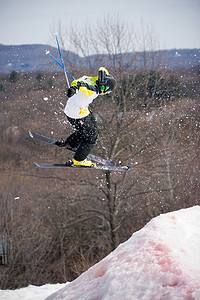 滑雪跳台运动员