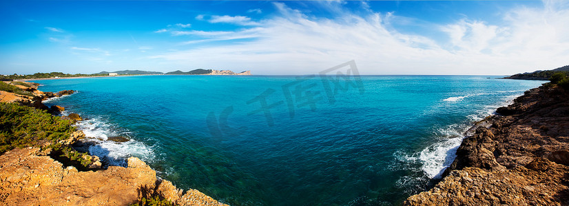 巴利阿里群岛的 Ibiza Platja des Codolar 和 Cap des Falco