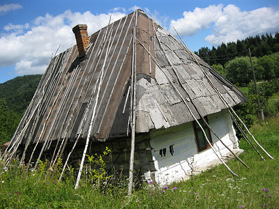 房子基地摄影照片_喀尔巴阡地区的老农村房子