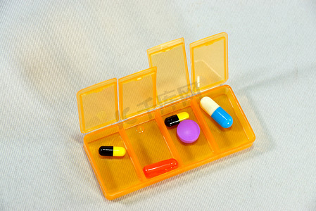 彩色药盒