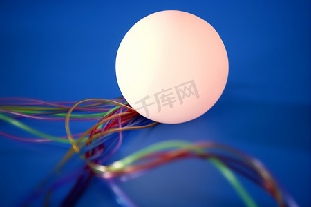 活力几何摄影照片_彩线交织的闪亮球体一种有线通讯设备