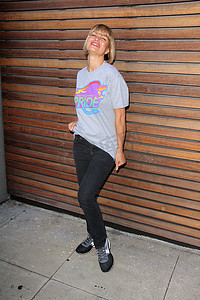 Rena Riffel 在私人 LA 足球联赛夏季开球套房以 LA 足球联赛 T 恤为特色，私人地点，洛杉矶，加利福尼亚州 06-18-14/ImageCollect