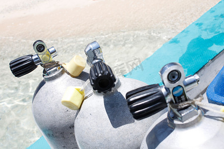 潜水气瓶摄影照片_潜水气瓶