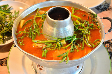 酸汤由罗望子酱制成，泰国菜