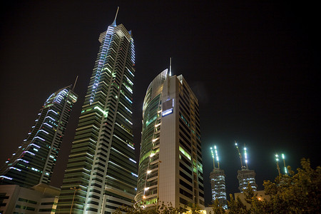 巴林金融港在晚上，麦纳麦，巴林