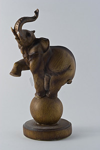 大象小雕像