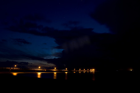 夜晚的码头