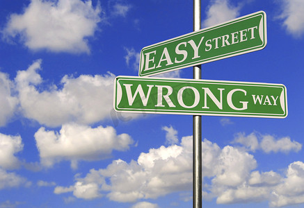 街道标志与容易的街道和错误的方式