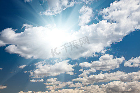 大气全球摄影照片_蓝天白云和阳光射线