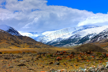 名胜风景摄影照片_阿尔泰山脉俄罗斯西伯利亚美丽的高原景观