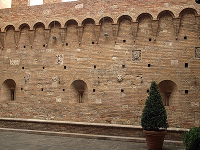 锡耶纳 - Palazzo Chigi-Saracini 的庭院