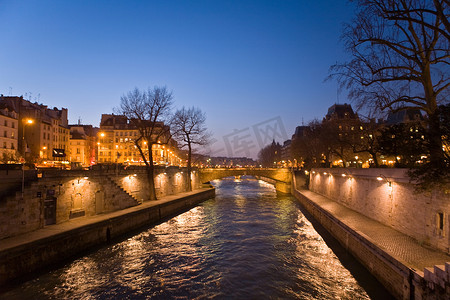夜晚河流摄影照片_巴黎之夜塞纳河