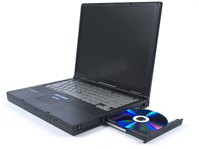 黑色笔记本电脑和 DVD