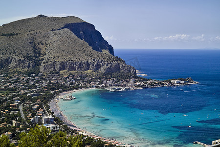 海的字体摄影照片_意大利、西西里岛、巴勒莫、蒙德罗和第勒尼安海的景色