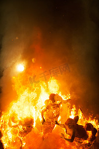 创建人物摄影照片_法利亚斯瓦伦西亚 3 月 19 日晚上的克雷马所有人物都被烧毁