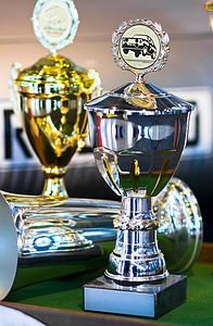 汽车比赛获胜奖杯或背景奖牌与 Automo