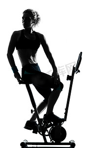 女人骑自行车锻炼健身姿势