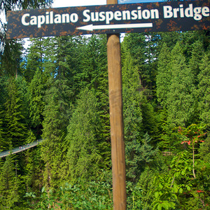 卡皮拉诺吊桥和卡皮拉诺公园