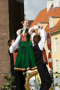 欧洲三国摄影照片_传统拉脱维亚民族舞蹈