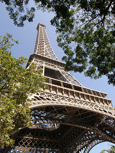 埃菲尔铁塔在巴黎