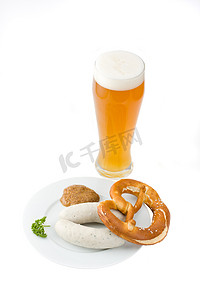 巴伐利亚白香肠、小麦啤酒和椒盐卷饼