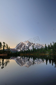 日落后的舒克山