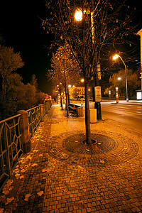 布拉格街道的美丽夜景