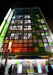 广告牌电摄影照片_东京-11 月 21 日： 秋叶原区 2013 年 11 月 21 日在日本东京