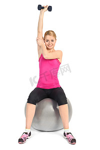 Fitnes 球上的坐姿哑铃单臂三头肌伸展，阶段